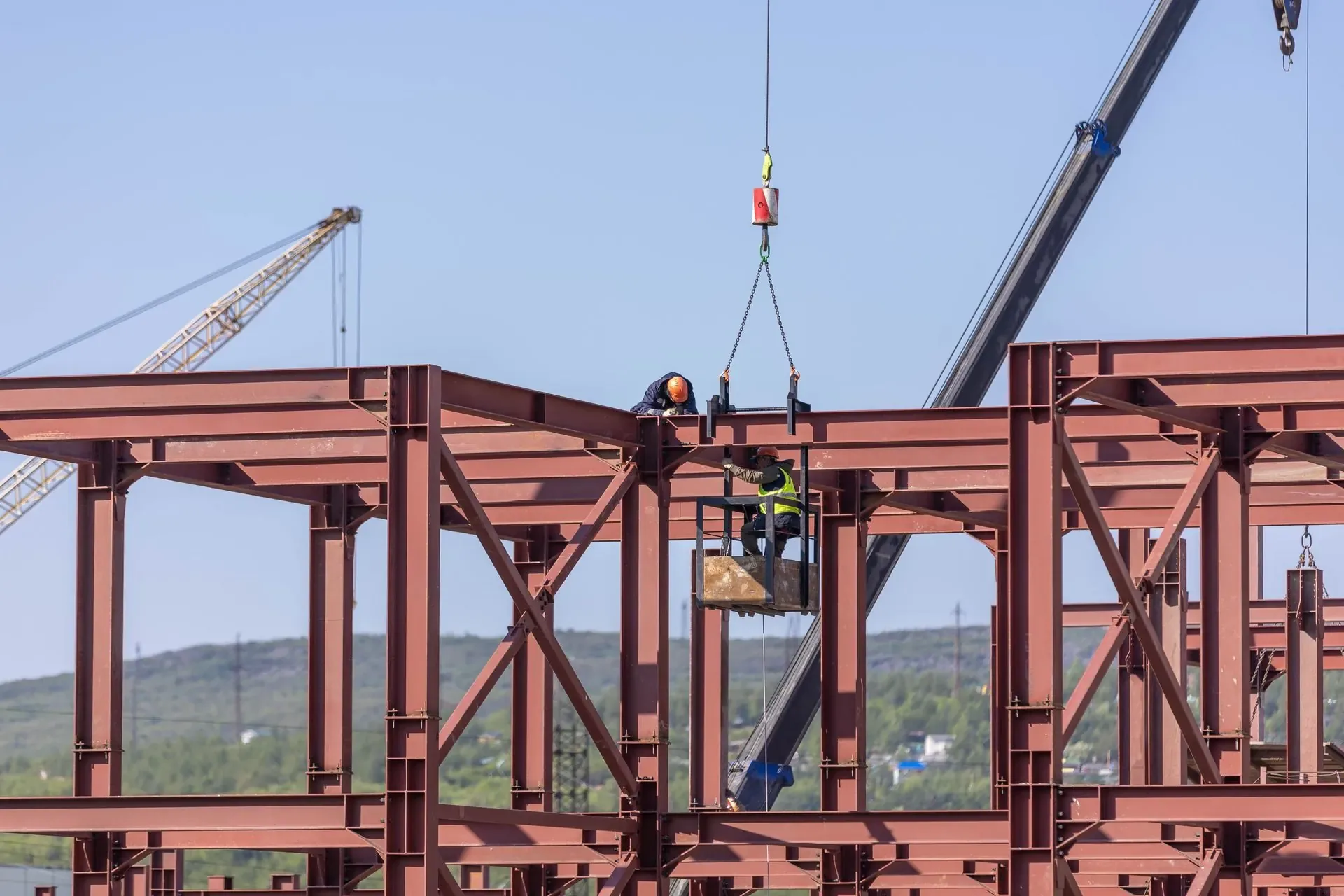 Steel-Frame Clear Span Buildings in Wichita, Kansas - Grade 80 Steel Clear-Span Design